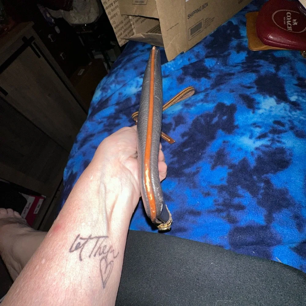 Dooney & Bourke Black and Tan Leather Wristlet - Picture 5 of 6